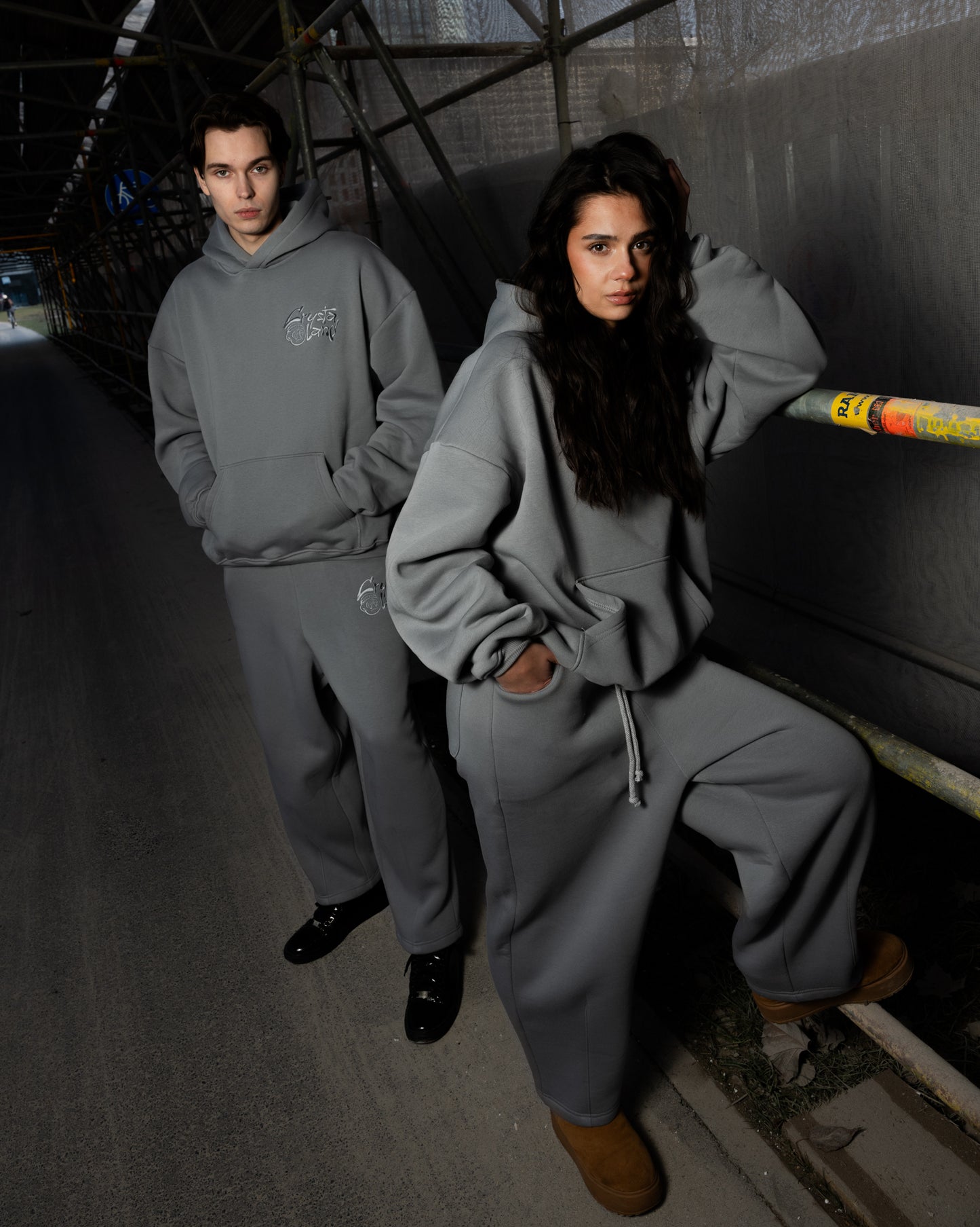 CRYSTALAND BASIC SILBERGRAUER HOODIE