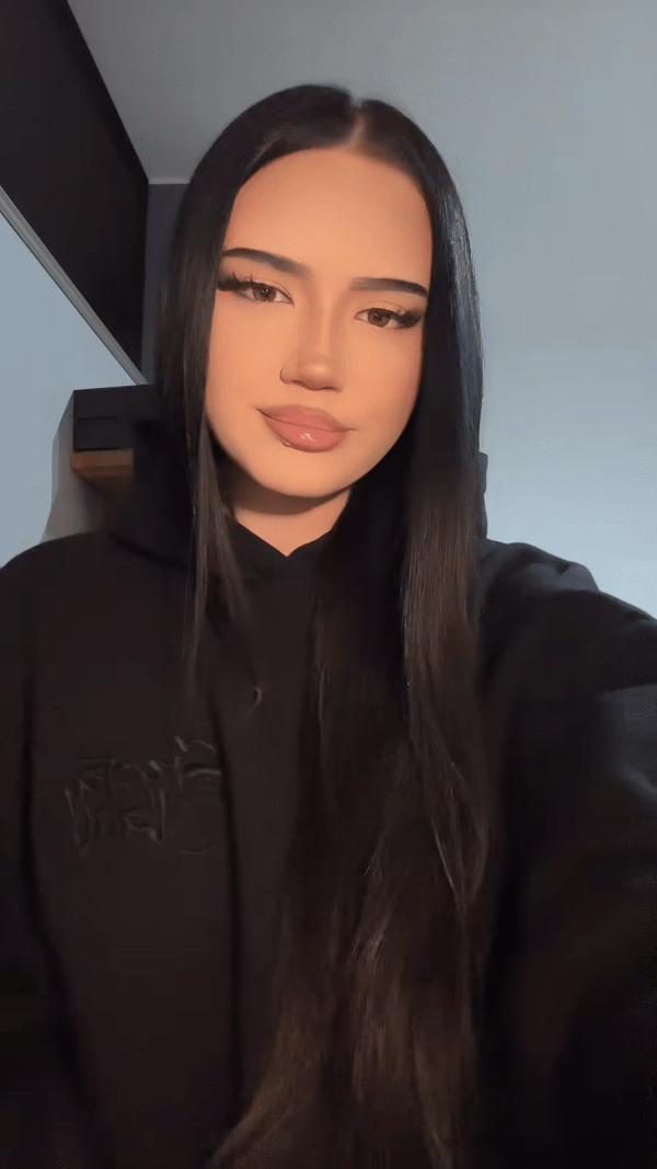 CRYSTALAND BASIC BLACK HOODIE