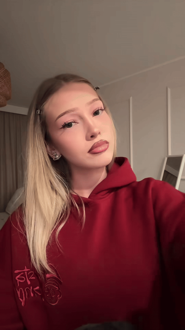 CRYSTALAND BASIC BURGUNDY HOODIE