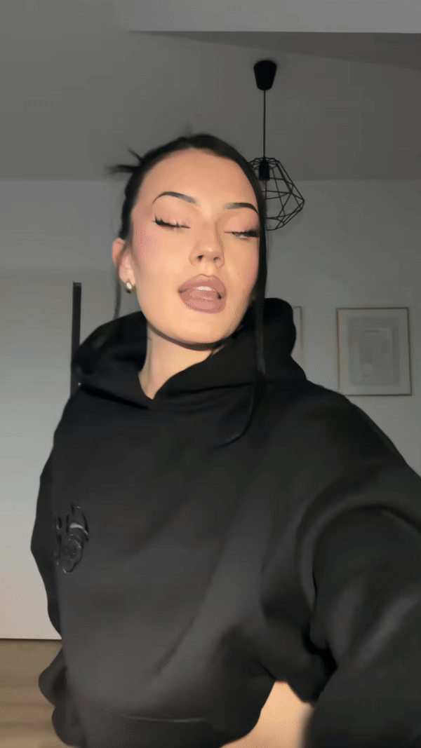 CRYSTALAND BASIC BLACK HOODIE